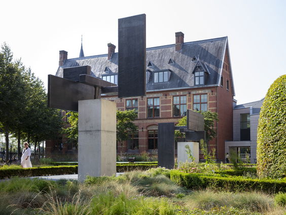 Metershoge beelden waren 20 jaar kwijt