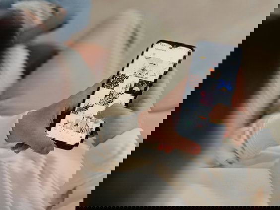 Nieuwe serie 'De toxische tijdlijn' over vrouwvijandige algoritmes