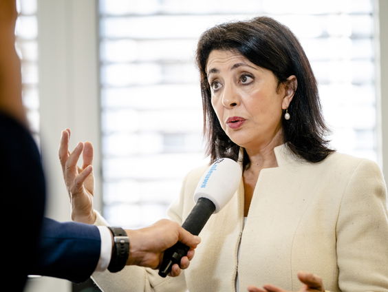 Khadija Arib tegenover staat in rechtbank