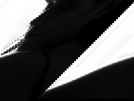 Muzikant Roos Blufpand over haar nieuwe single 'Deze Stilte'