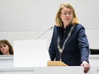 Terug naar Toen: Pauline Krikke biedt haar ontslag aan