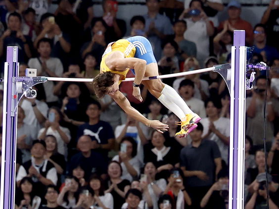 Hoe kan Duplantis zo hoog springen met de polsstok?