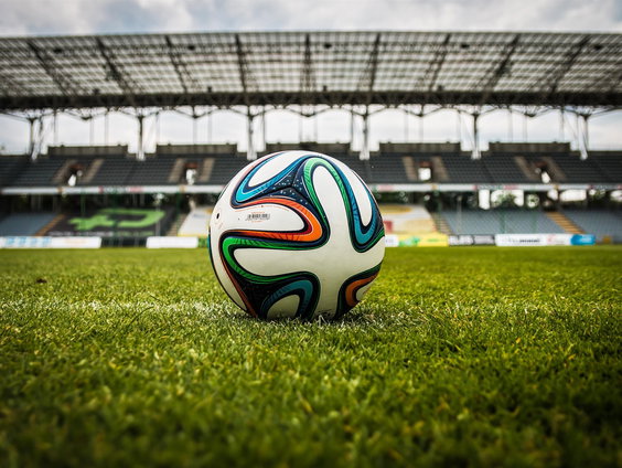 Maakt de FIFA van de voetbalsport een commercieel gedrocht?