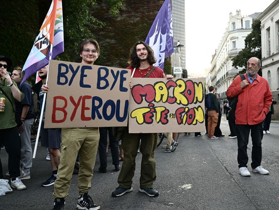 Boze Fransen staken vanwege politieke patstelling