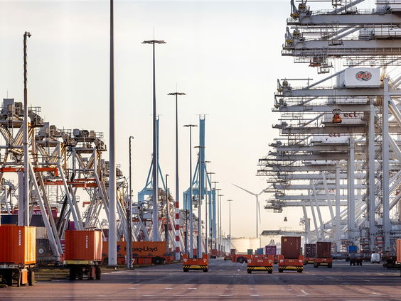 Stand.nl: het kabinet moet de Rotterdamse haven redden