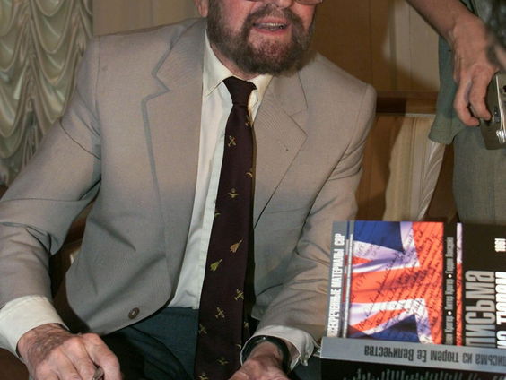 Terug naar Toen: Spion George Blake ontsnapt uit gevangenis