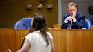 Van Weel onder vuur over onbehandelde aangiften