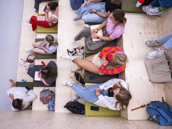 Wie betaalt er voor zorg aan middelbare scholieren nu de pot geld wegvalt?