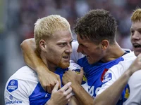 AZ wint ruim bij FC Utrecht en is koploper in de Eredivisie (1-4)