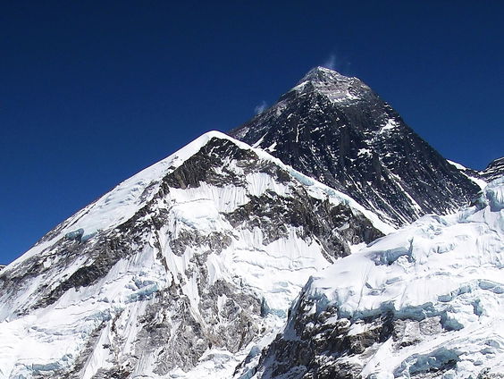 Terug naar Toen: Eerste Nederlandse vrouw beklimt Mount Everest