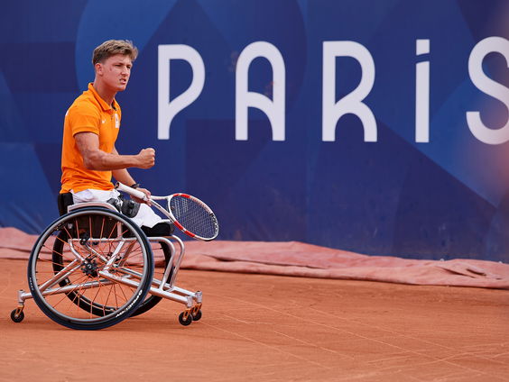Rolstoeltennissers Vink en Schröder spelen met én tegen elkaar: 'Geen geheimen'