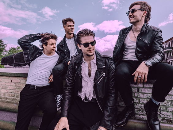 Fire Proof speelt live!