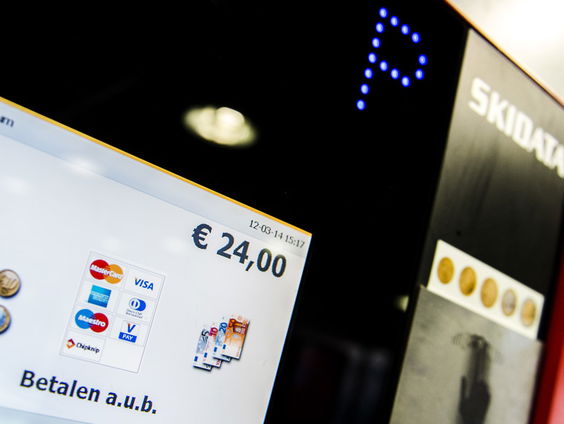 Stand.nl: 'Parkeerautomaten moeten voorlopig nog even blijven'