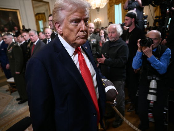 Trump lijkt 'filmoorlog' in Hollywood te willen starten