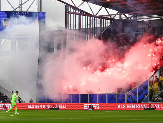 Moeten we uitsupporters in het voetbal verbieden?