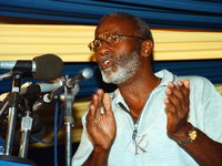 Surinaamse acteur Borger Breeveld (82) overleden, bekend van Wan Pipel