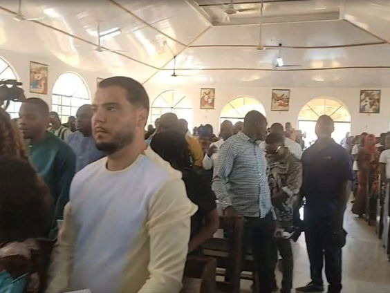 Welke informatie verspreidt de oppositieleider van Sierra Leone over Bolle Jos?