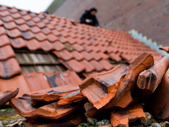Windhoos in Glanerbrug zorgt voor ravage