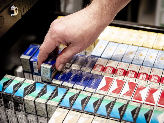 Nederlandse artsen klagen tabaksfabrikant Philip Morris aan voor 'misleidende' reclame
