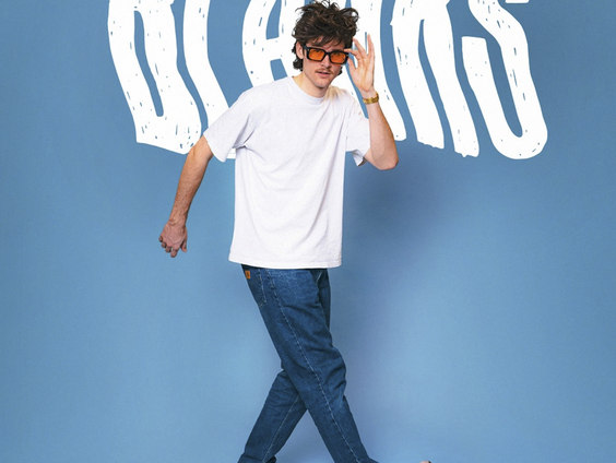 Blanks zingt, musiceert en produceert de sterren van de hemel