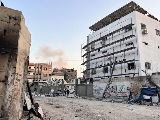 Inval Israëlisch leger in laatste ziekenhuis Noord-Gaza: wereldwijde oproep tot vrijlating van gevangen directeur