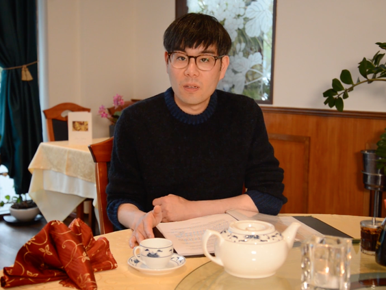 Benjamin Li bezocht 1300 Chinees-Indische restaurants en maakte stickeralbum