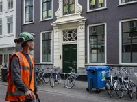 Man die vuurwerkbom door brievenbus partijkantoor D66 gooide blijft langer vastzitten