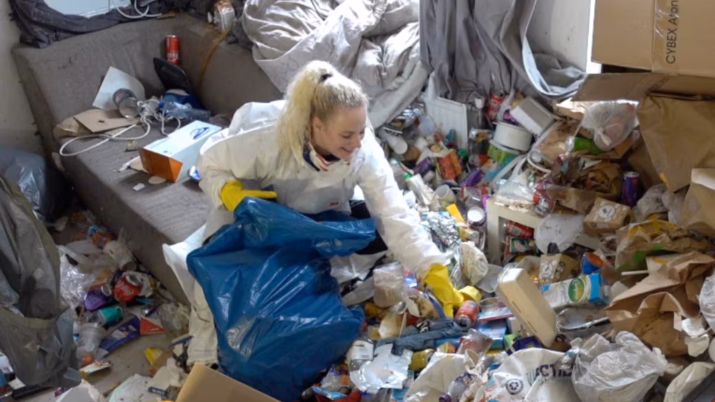 Extreem vervuilde huizen gratis schoon: Jacoline geeft mensen met problemen een nieuwe start