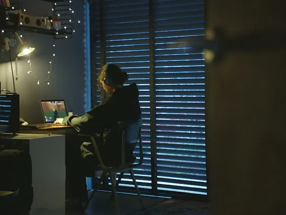 Online netwerk 'The Com' zet jongeren aan tot geweld, misbruik en zelfs moord