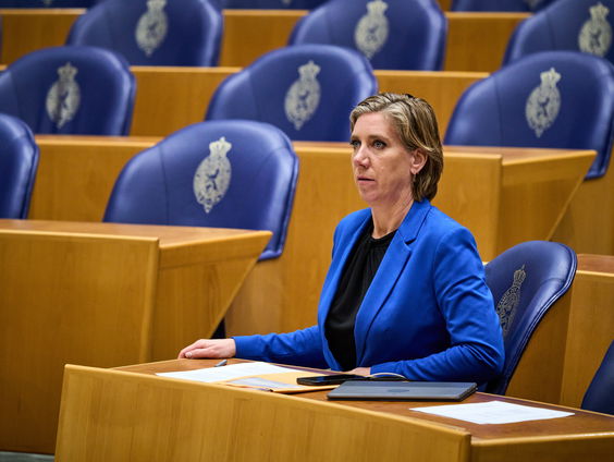 Hoe kijken de verschillende partijen naar het beperken van het demonstratierecht?