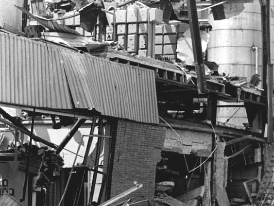 Terug naar Toen: Enorme ontploffing bij Shell-raffinaderij