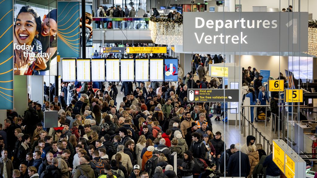 Honderden geannuleerde vluchten op Schiphol door winters weer