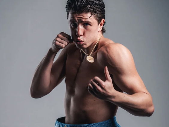 Weduwe van Mohammed Ali helpt Rijswijkse bokser Tony Jas