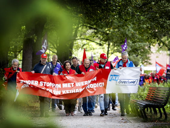 Landelijke estafettestaking voor betere CAO in baksteenindustrie van start in Pannerden