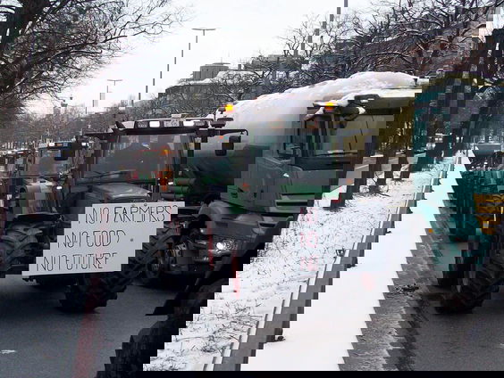 Farmers Defence Force stuurde deurwaarders af op Statenleden: 'Intimiderend'