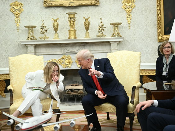 Meloni in Witte Huis bij Trump: 'We willen het Westen weer groot maken'