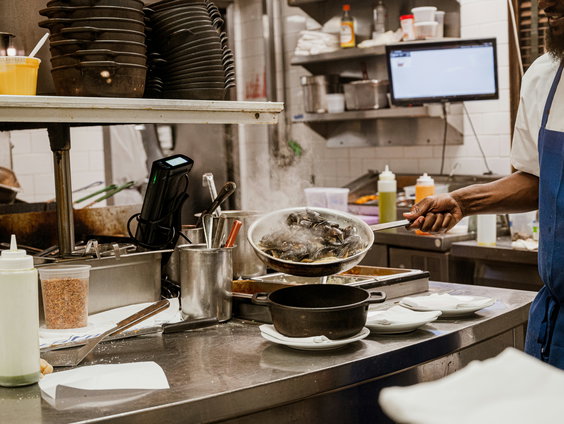 Toprestaurant Noma heropent na schandaal grensoverschrijdend gedrag: hoe veilig is de horeca?
