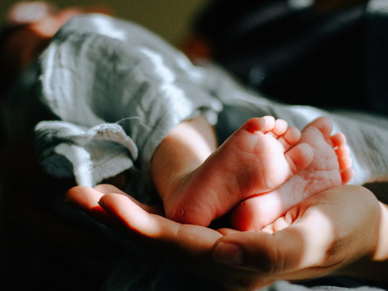 ‘Onderhandelbaby’s’: Paradevoorstelling over absurde procedures rondom kinderwens