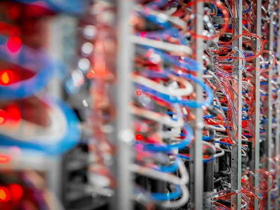 Grondige screening op komst voor mensen die werken met gevoelige technologie