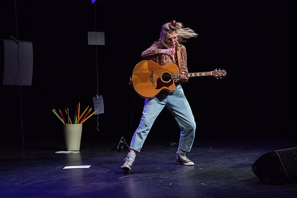 Tanja ter Brake was ziekenhuisapotheker en is nu cabaretier