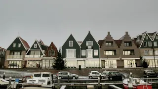 Melanie Klene en Marga Veerman-Smit over de tentoonstelling 'De Kracht van ...