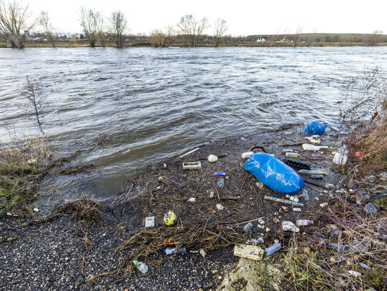 Een plastic soep in onze rivieren: ‘Niet alleen de zee is vervuild’