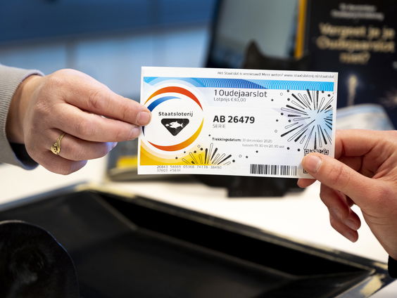 Casino’s op voetbalshirts ingeruild voor loterijen: ‘Kan ook een trigger zijn’