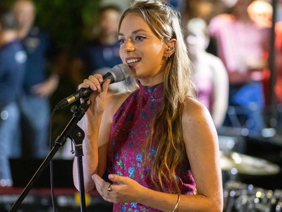 Sarah Isabel speelt live!