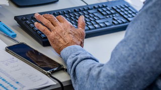 Hoe kan het dat men in Nederland veel langer door moet werken dan in andere ...