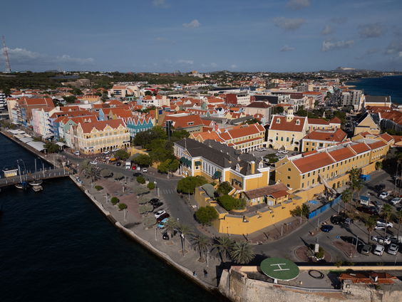 Veel Nederlanders positief over de band met de Caribische eilanden