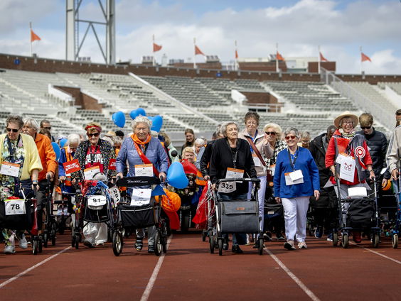 Bevrijd het minimumloon van de AOW-ketens!