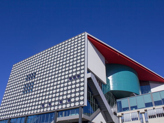 Kinderen een dagje weg uit het azc om samen te zingen en te dansen