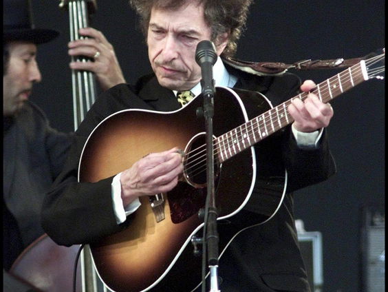 Terug naar Toen: Bob Dylan ontvangt Nobelprijs Literatuur