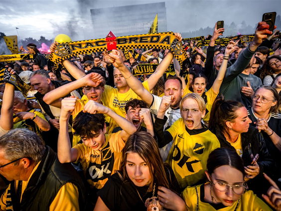 Gefeliciteerd, je club promoveert! Wat betekent dat financieel?